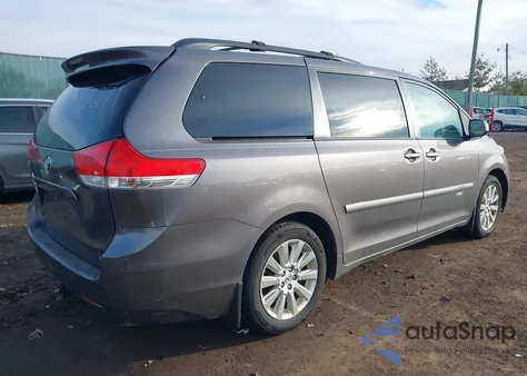 2014 Toyota Sienna Le 7 Passenger z USA, uszkodzony, nr VIN 5TDJK3DC2ES093855